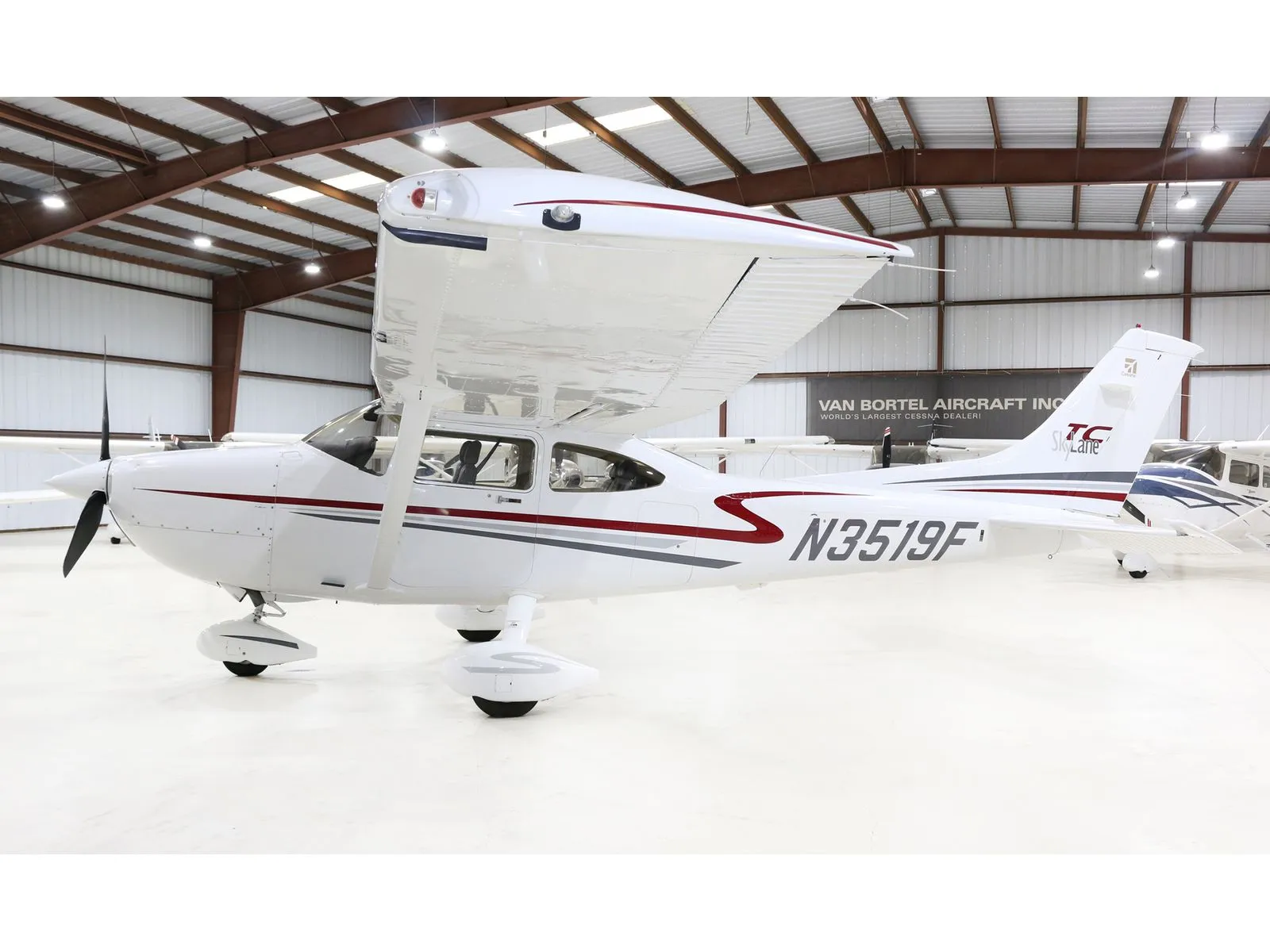2001 Cessna T182T SKYLANE in Arlington, TX