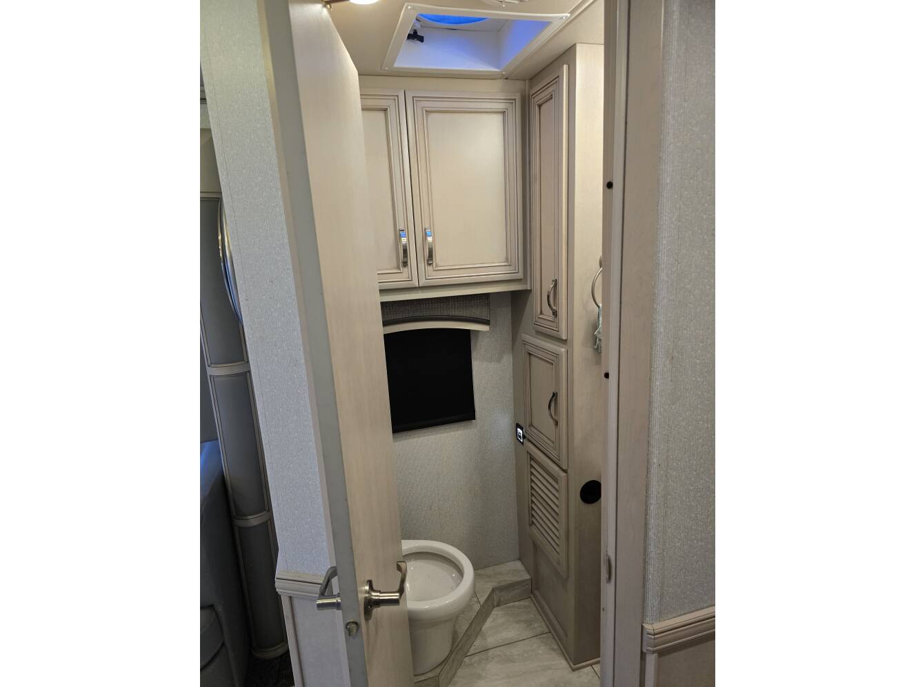 A photo of this 2020 Newmar KOUNTRY STAR 4002