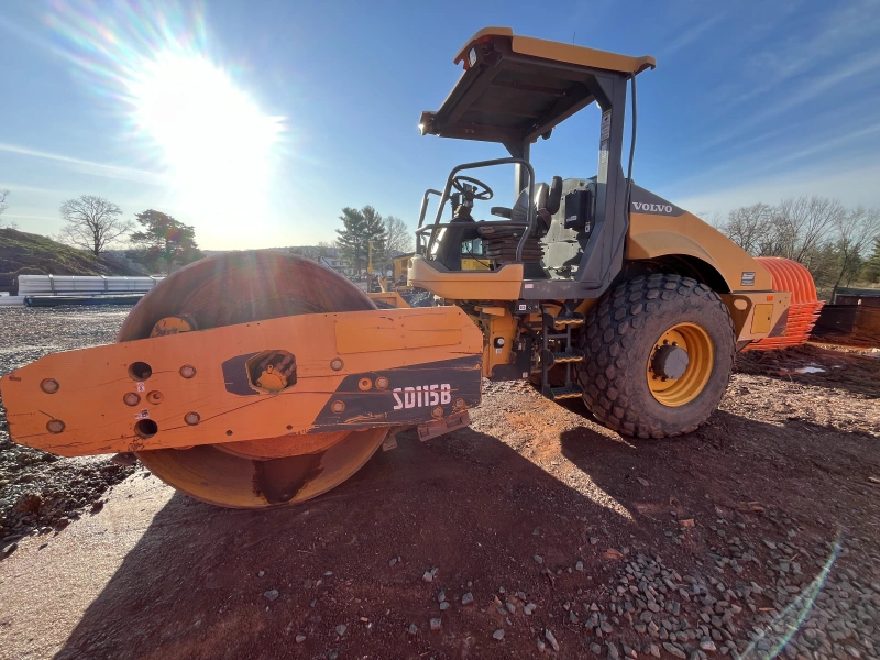 2017 VOLVO SD115B