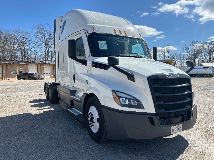 2023 FREIGHTLINER CASCADIA 126 in Poplar Bluff, MO