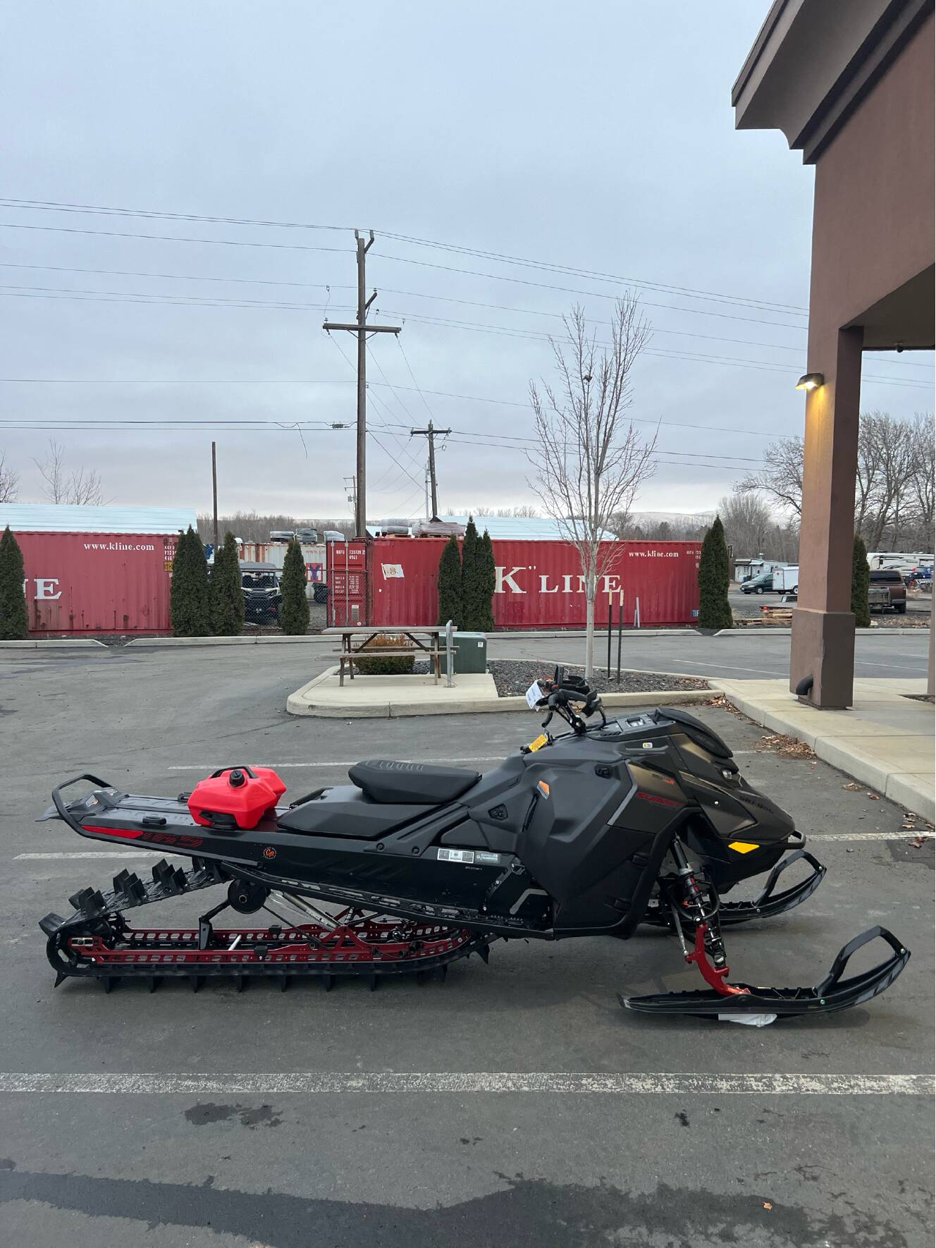 A photo of this 2025 Ski-Doo Special Edition - Summit Adrenaline w/ Edge Package 16