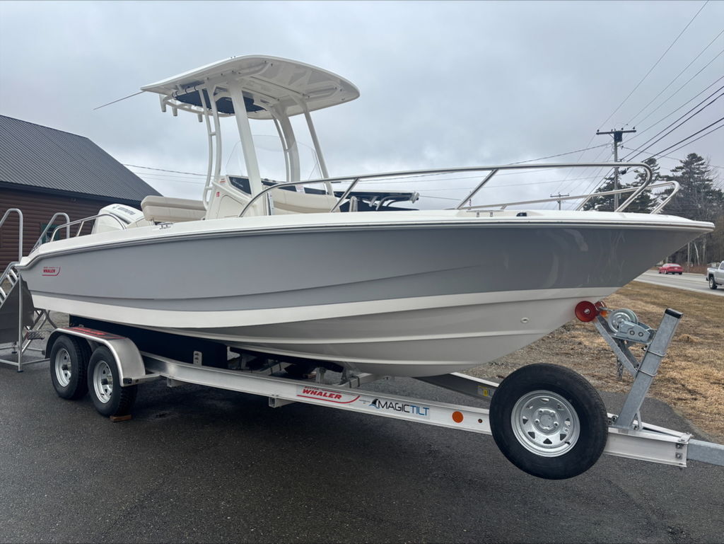 2026 Boston Whaler 220 Dauntless in holden ME