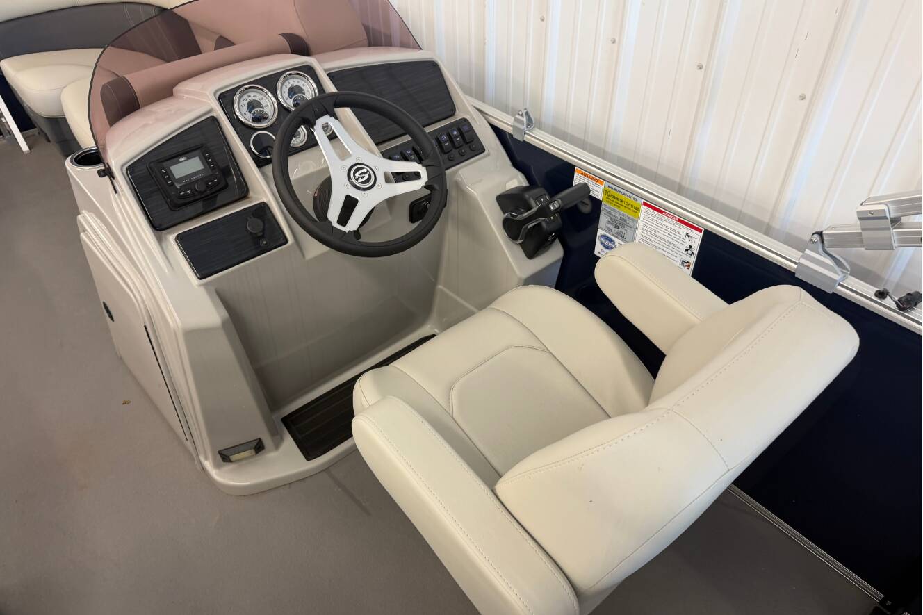 A photo of this 2026 Sylvan Mirage 820 Cruise