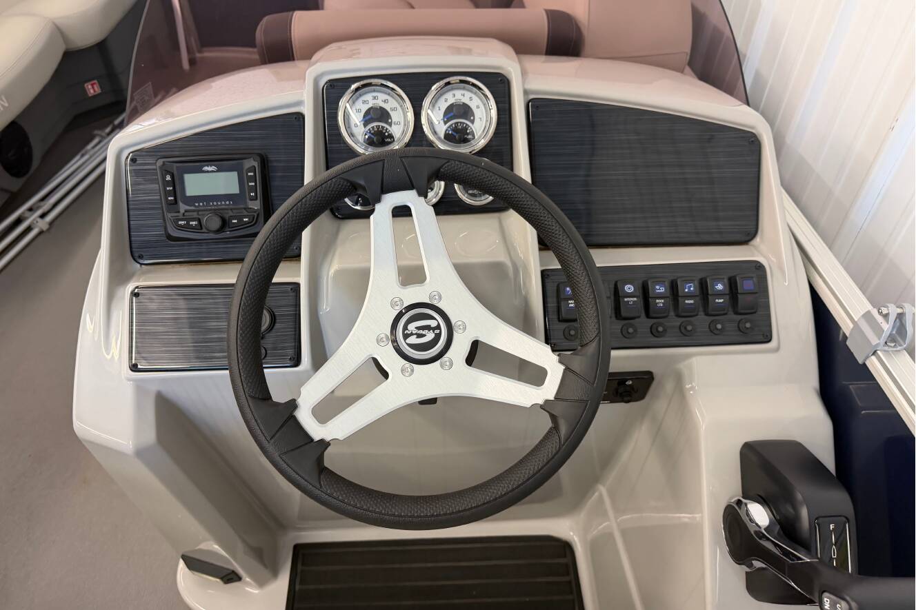 A photo of this 2026 Sylvan Mirage 820 Cruise