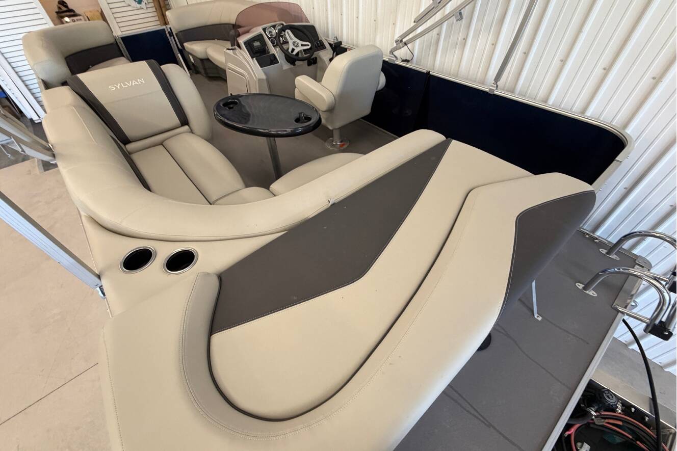 A photo of this 2026 Sylvan Mirage 820 Cruise