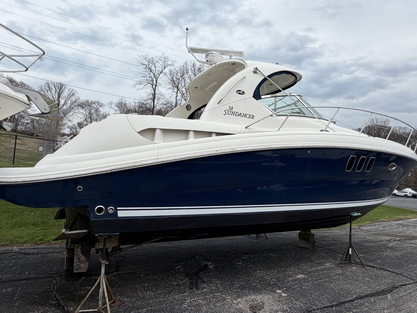 A photo of this 2008 Sea Ray 380 Sundancer