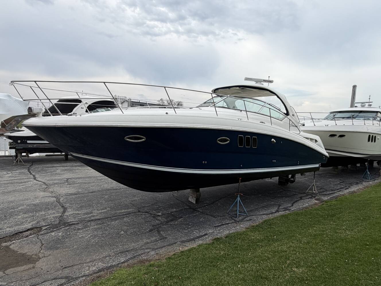 A photo of this 2008 Sea Ray 380 Sundancer
