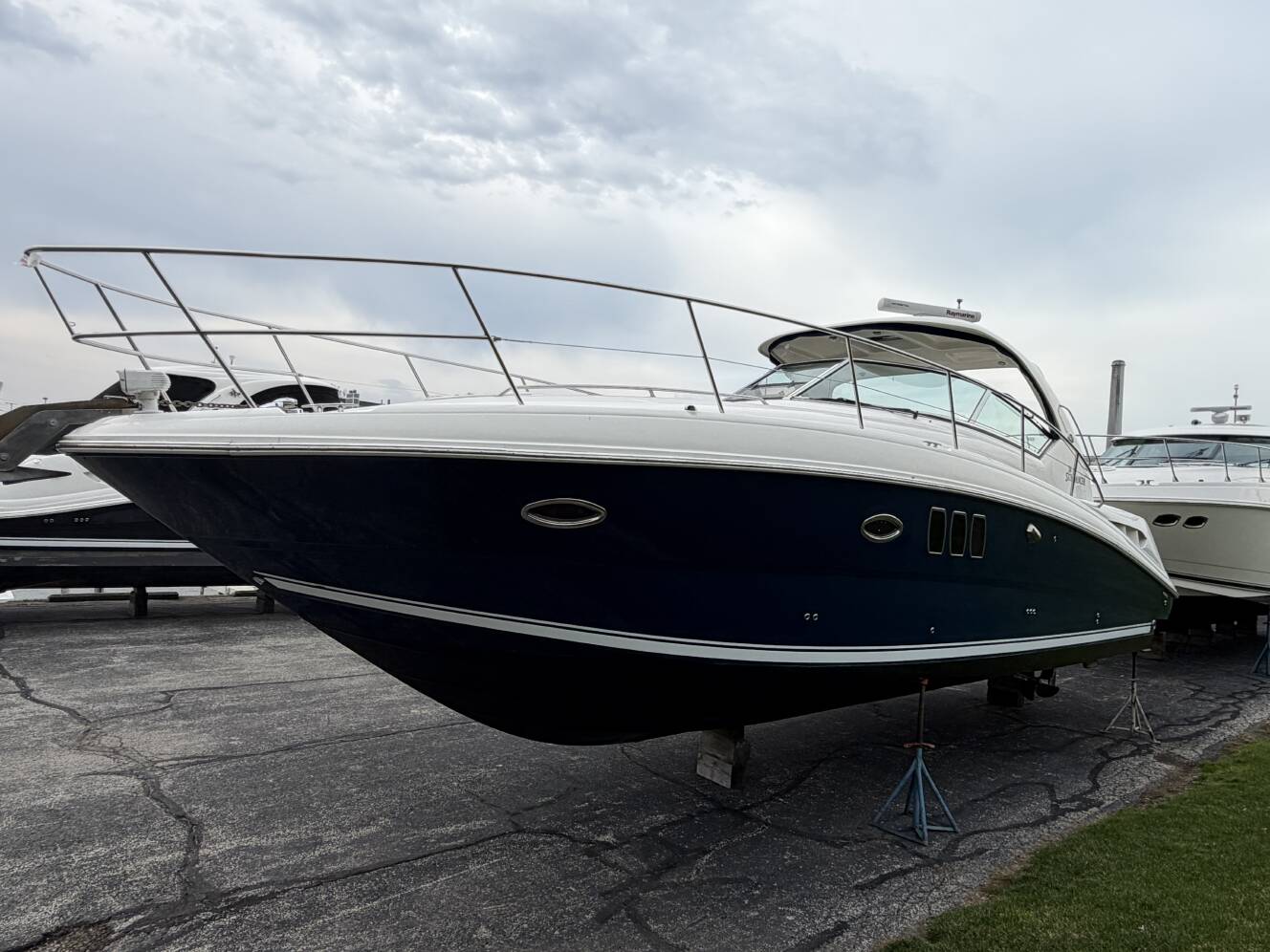 A photo of this 2008 Sea Ray 380 Sundancer