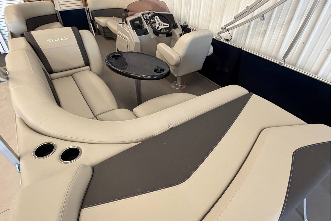 A photo of this 2026 Sylvan Mirage 820 Cruise