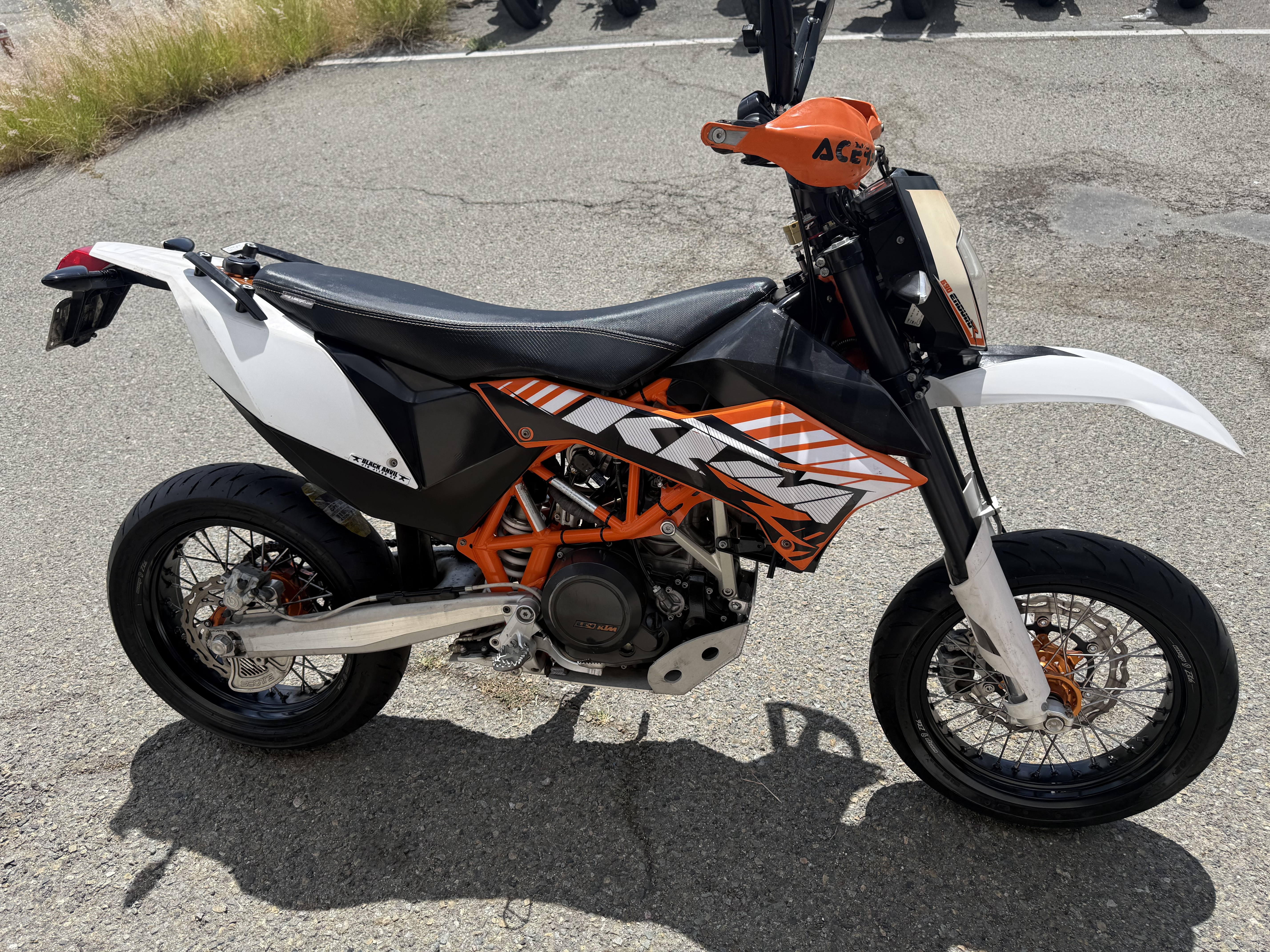 SOLD OUT！KTM 690SM LC4スーパーモト　モタード KTM LC4 690 Supermoto 07  3.jpg