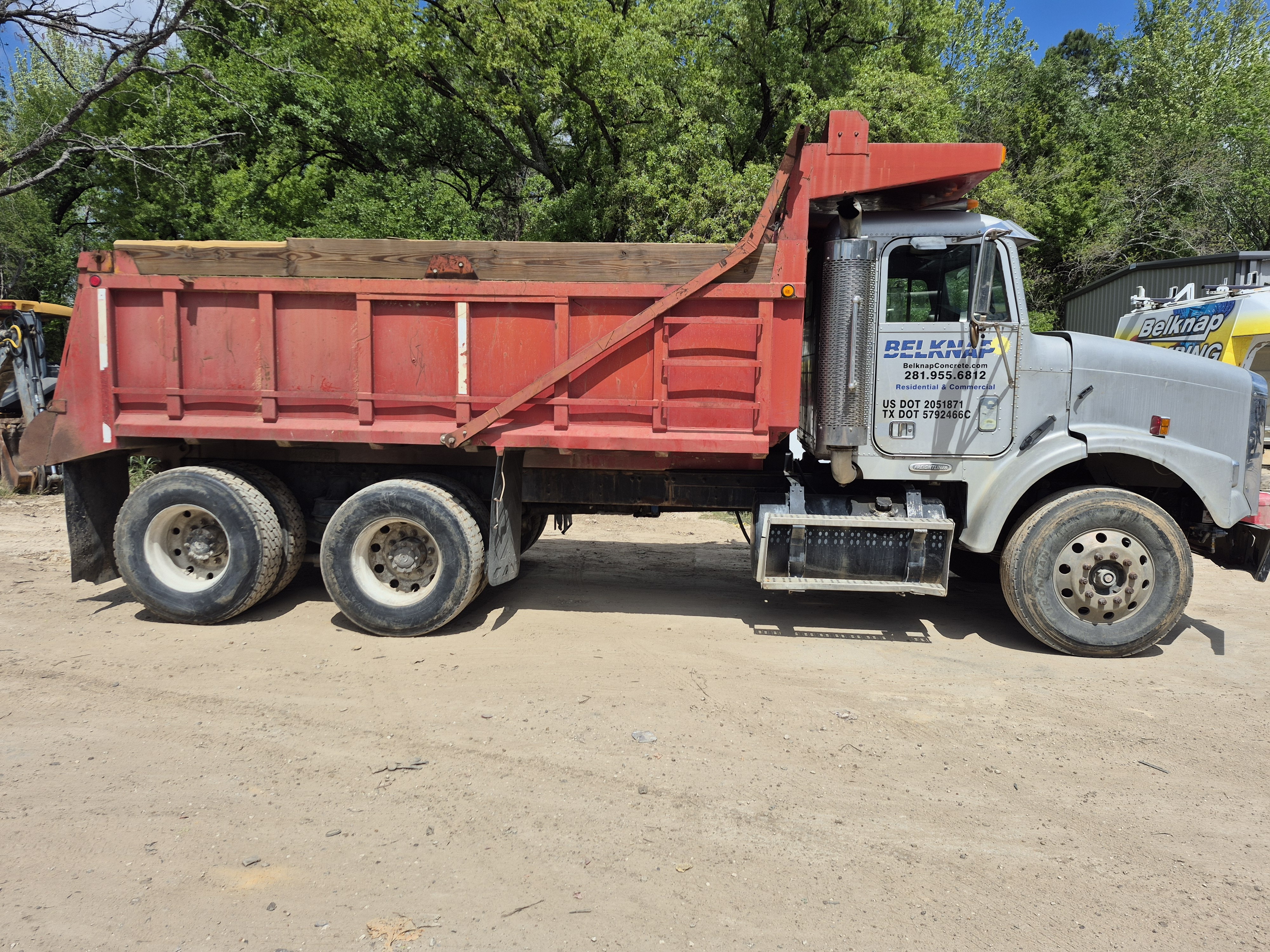 2002 FREIGHTLINER FL112 in Houston, TX
