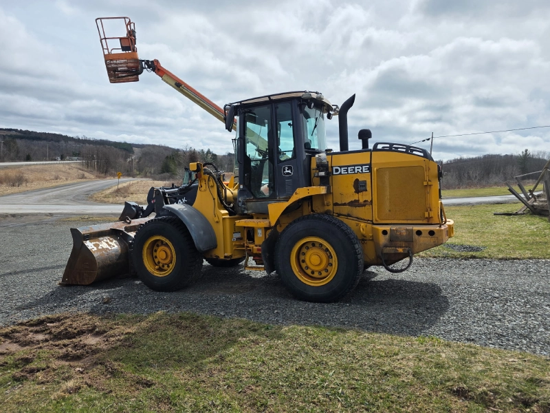 2010 JOHN DEERE 444K