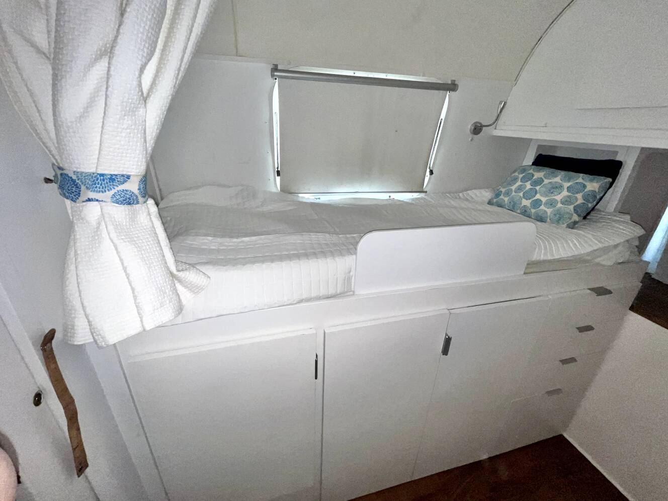 A photo of this 1994 Airstream CLASSIC 30