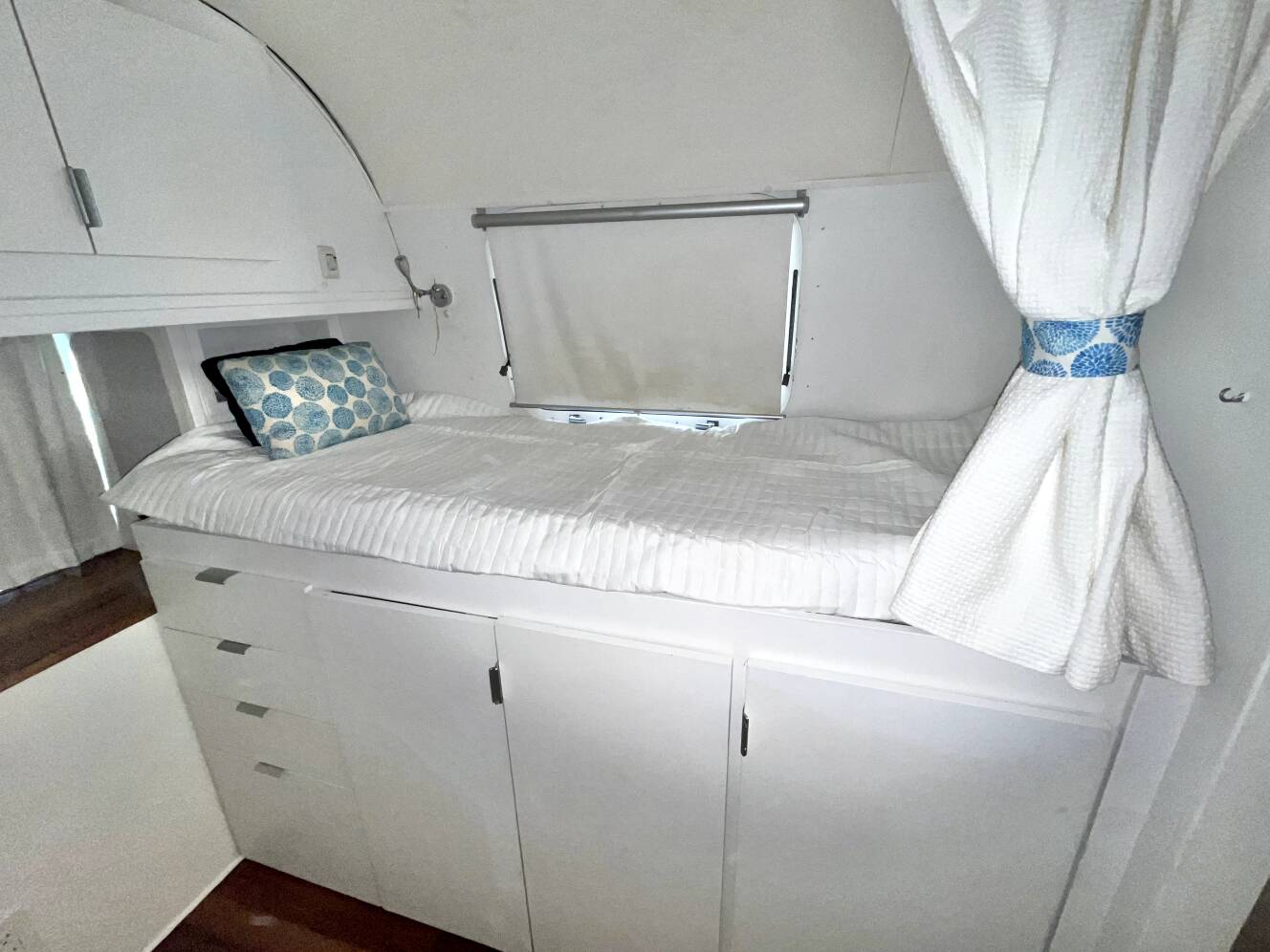 A photo of this 1994 Airstream CLASSIC 30