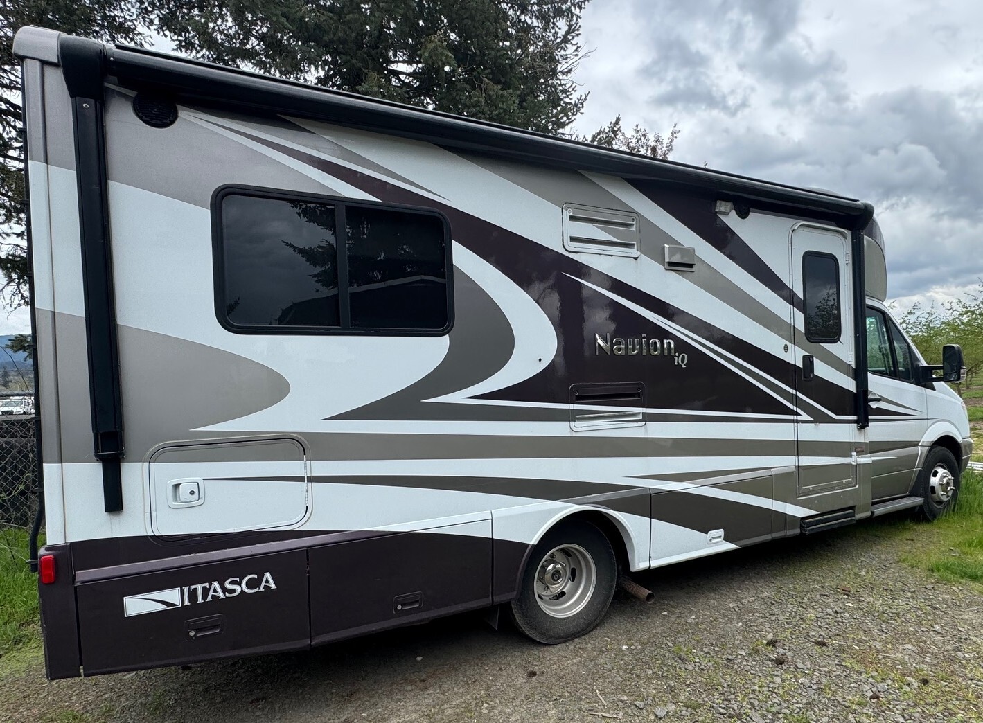 2013 Itasca NAVION IQ 24V in coburg OR