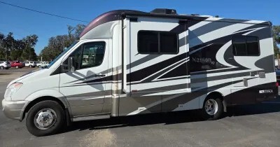 2013 Itasca NAVION IQ 24V in coburg OR