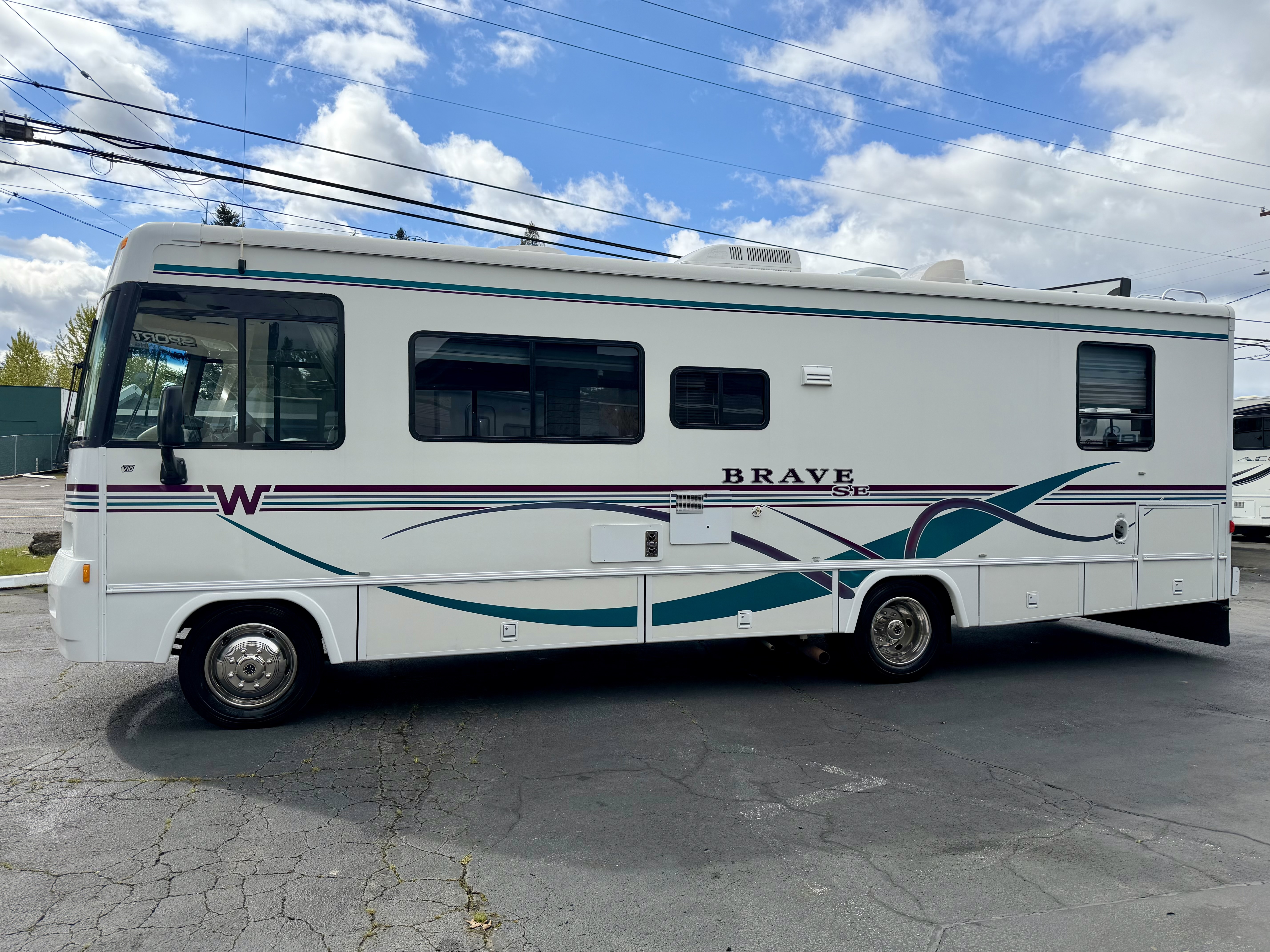 1999 Winnebago BRAVE 29A in beaverton OR