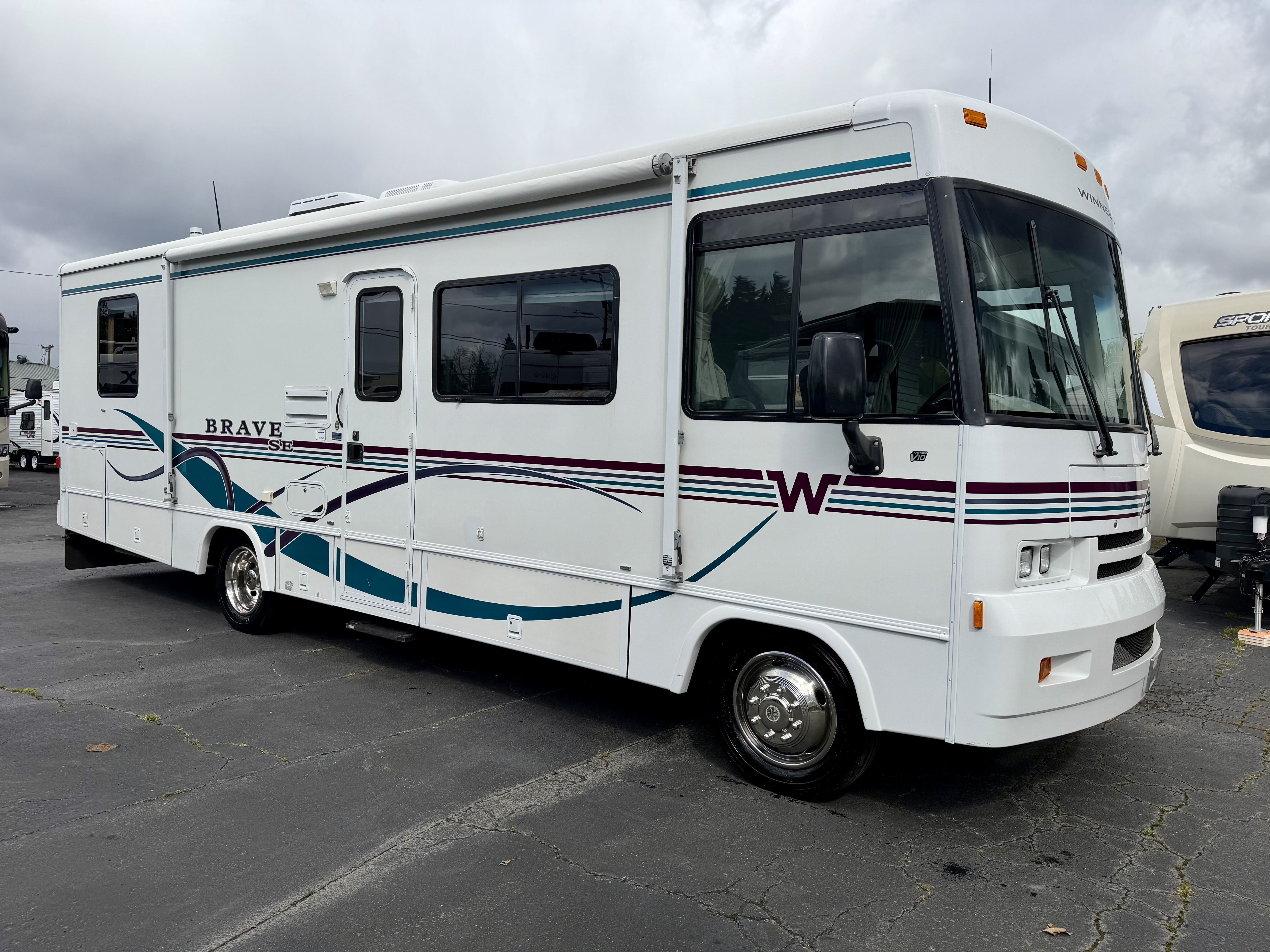 1999 Winnebago BRAVE 29A in beaverton OR