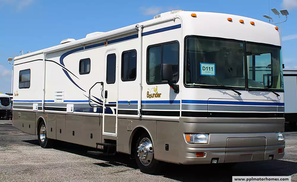 2002 Fleetwood BOUNDER 32 RV