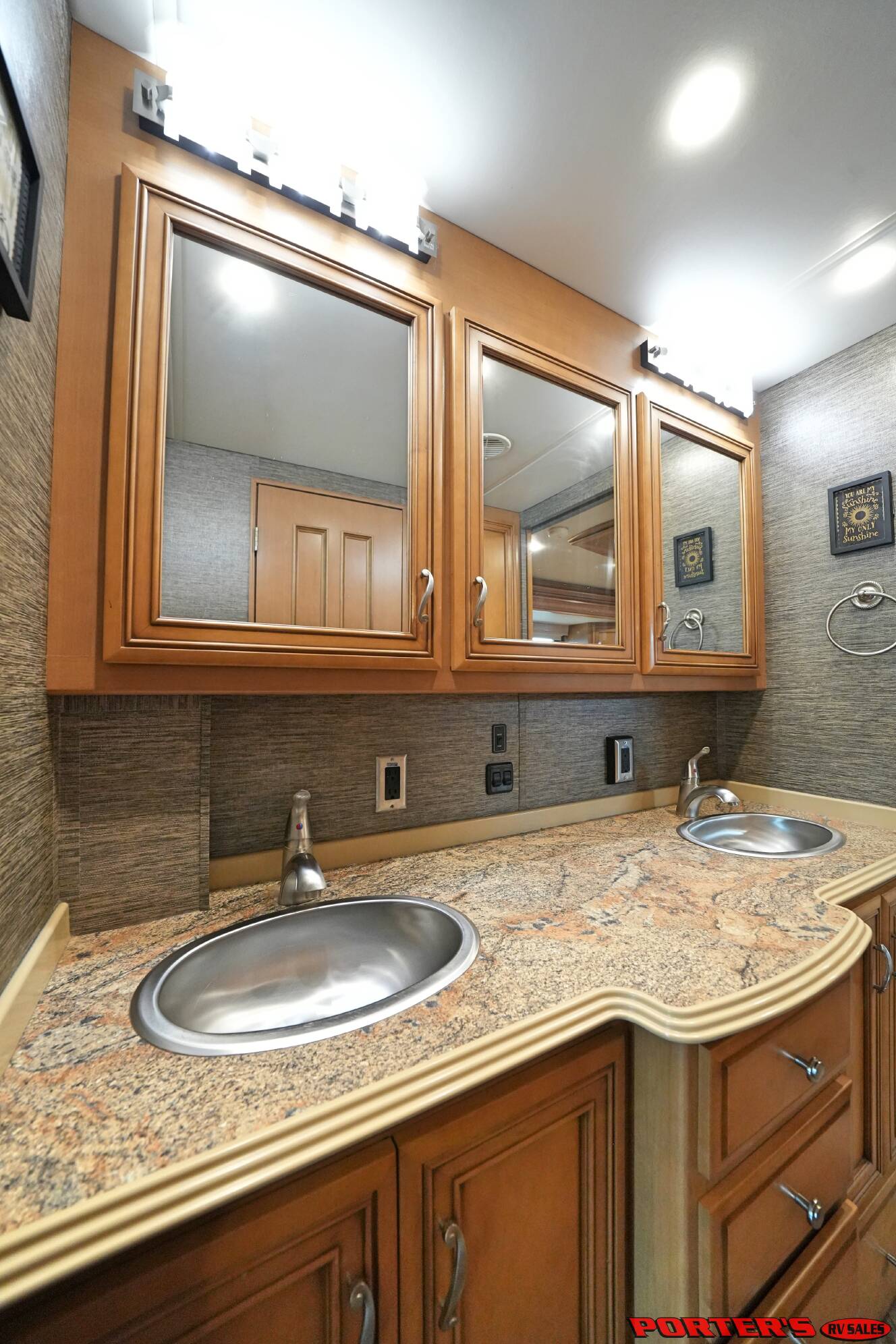 A photo of this 2015 Newmar VENTANA LE 3849