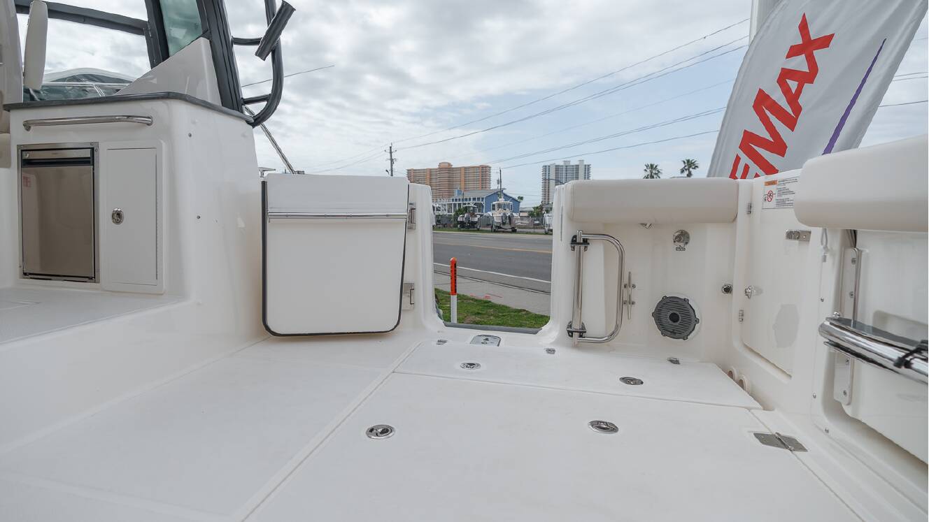 A photo of this 2026 Boston Whaler 325 Conquest