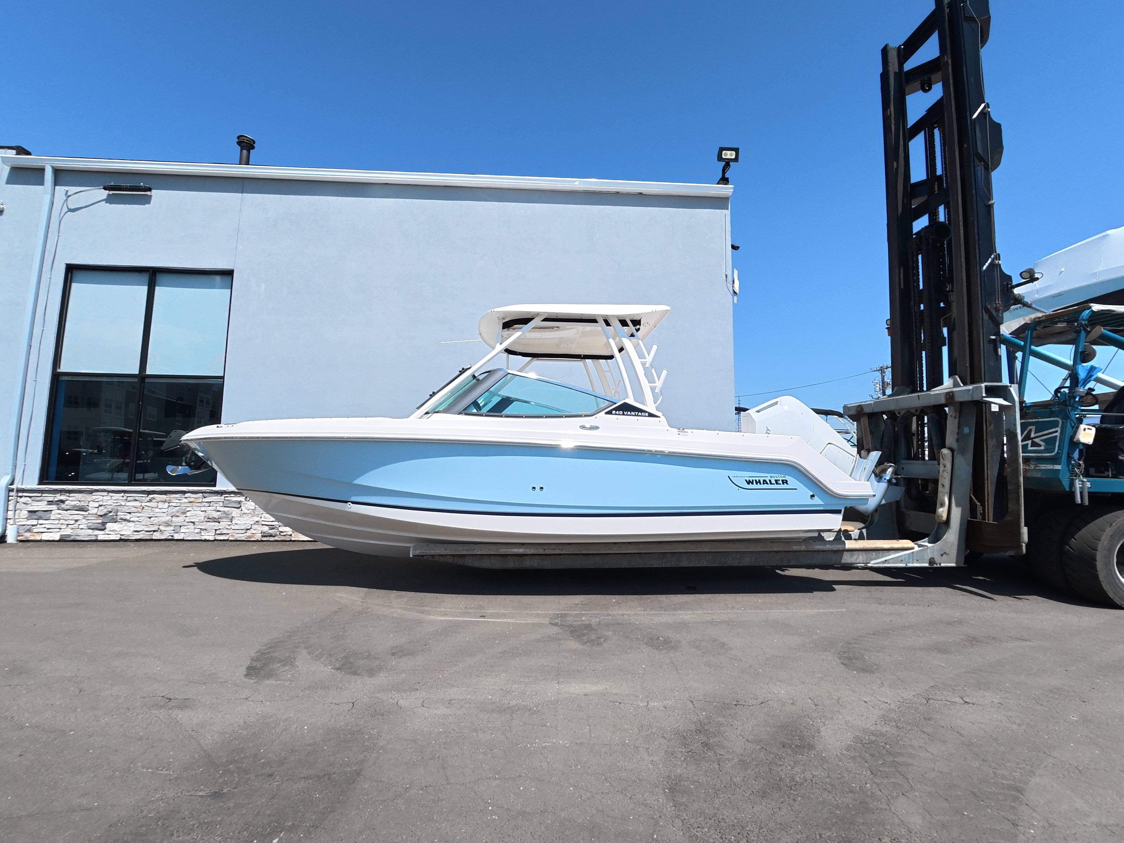 2026 Boston Whaler 240 Vantage in norwalk CT