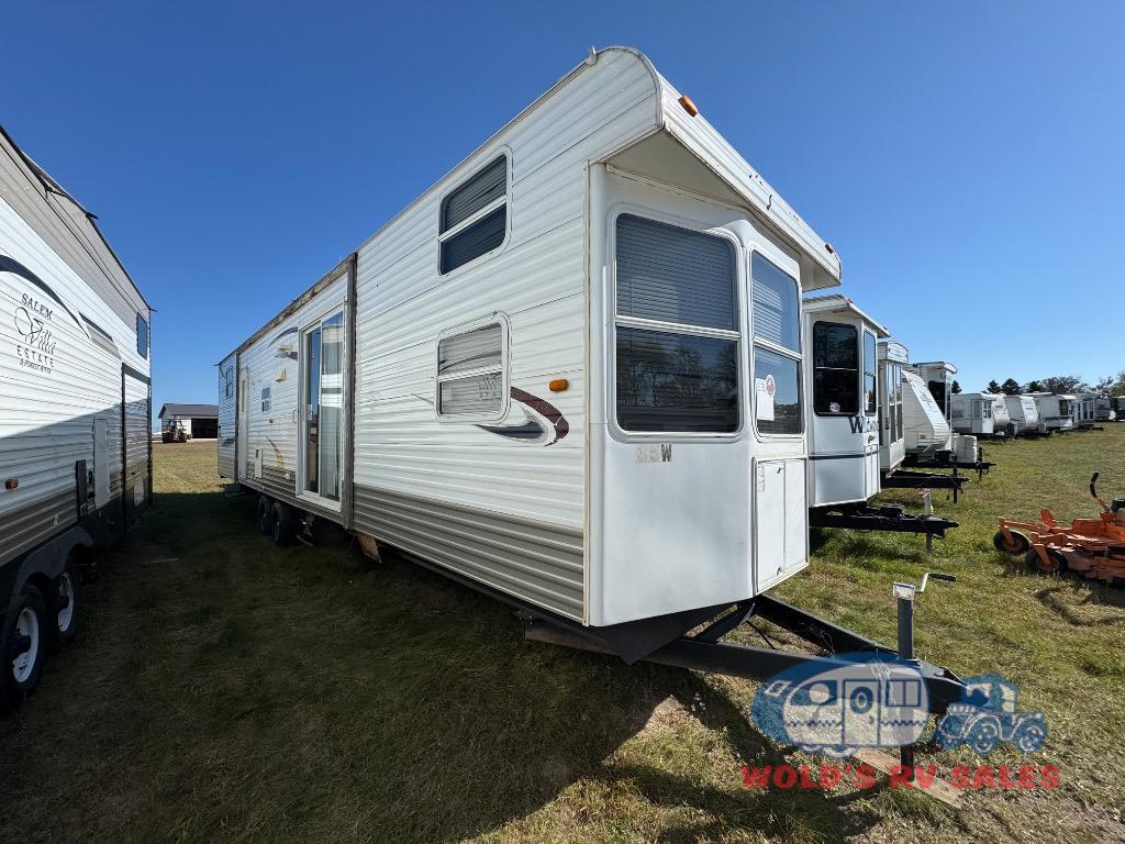 2011 Hy-Line Enterprises Hy-Line Park Trailers 39CR2PJ in detroit lakes MN