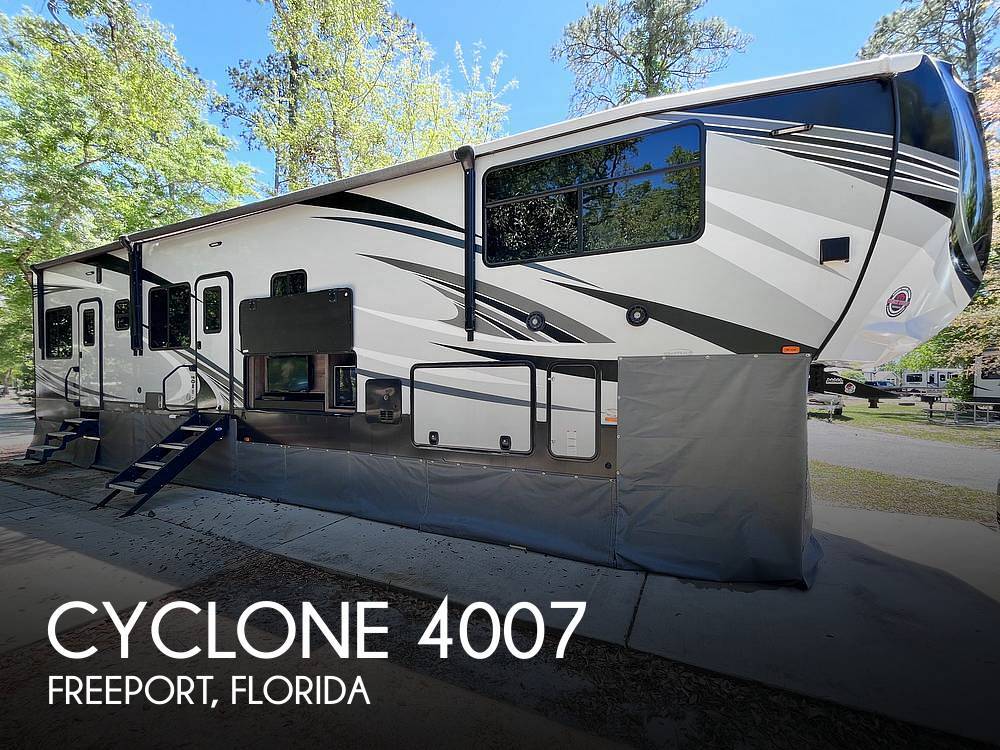 2019 Heartland Cyclone 4007 Fifth Wheel Toy Hauler RV