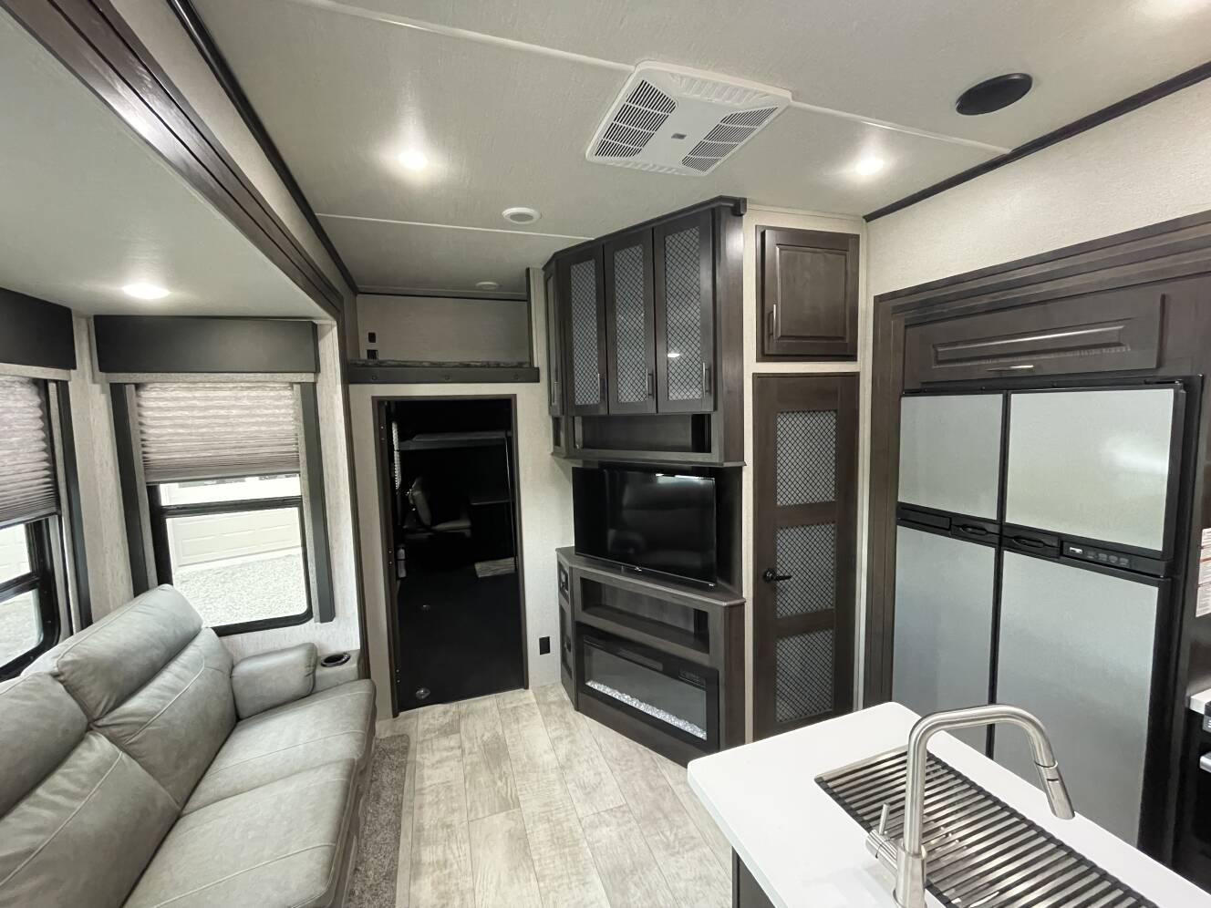 A photo of this 2022 Grand Design MOMENTUM G-CLASS 350G