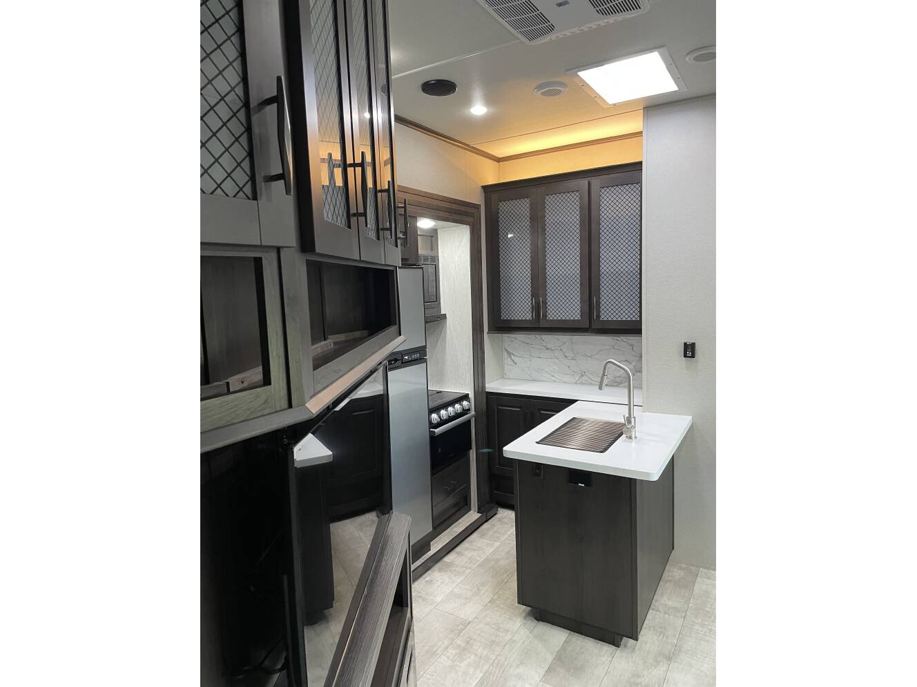 A photo of this 2022 Grand Design MOMENTUM G-CLASS 350G