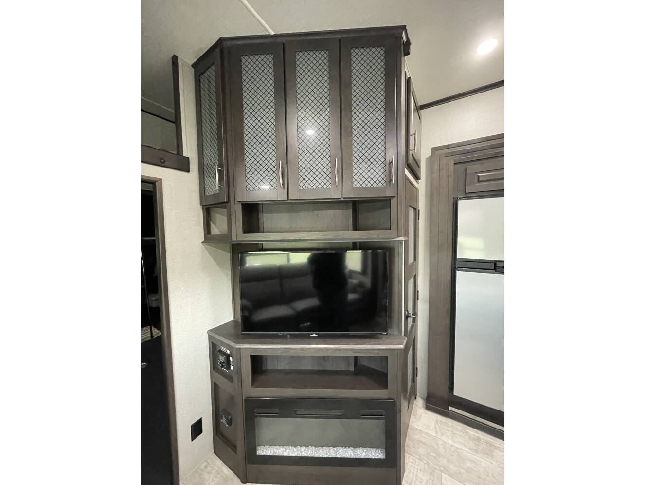 A photo of this 2022 Grand Design MOMENTUM G-CLASS 350G