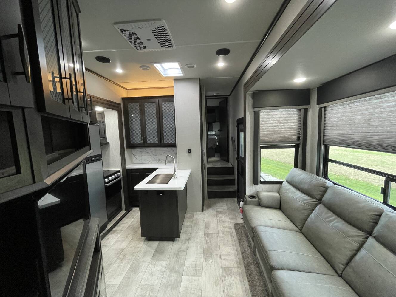 A photo of this 2022 Grand Design MOMENTUM G-CLASS 350G