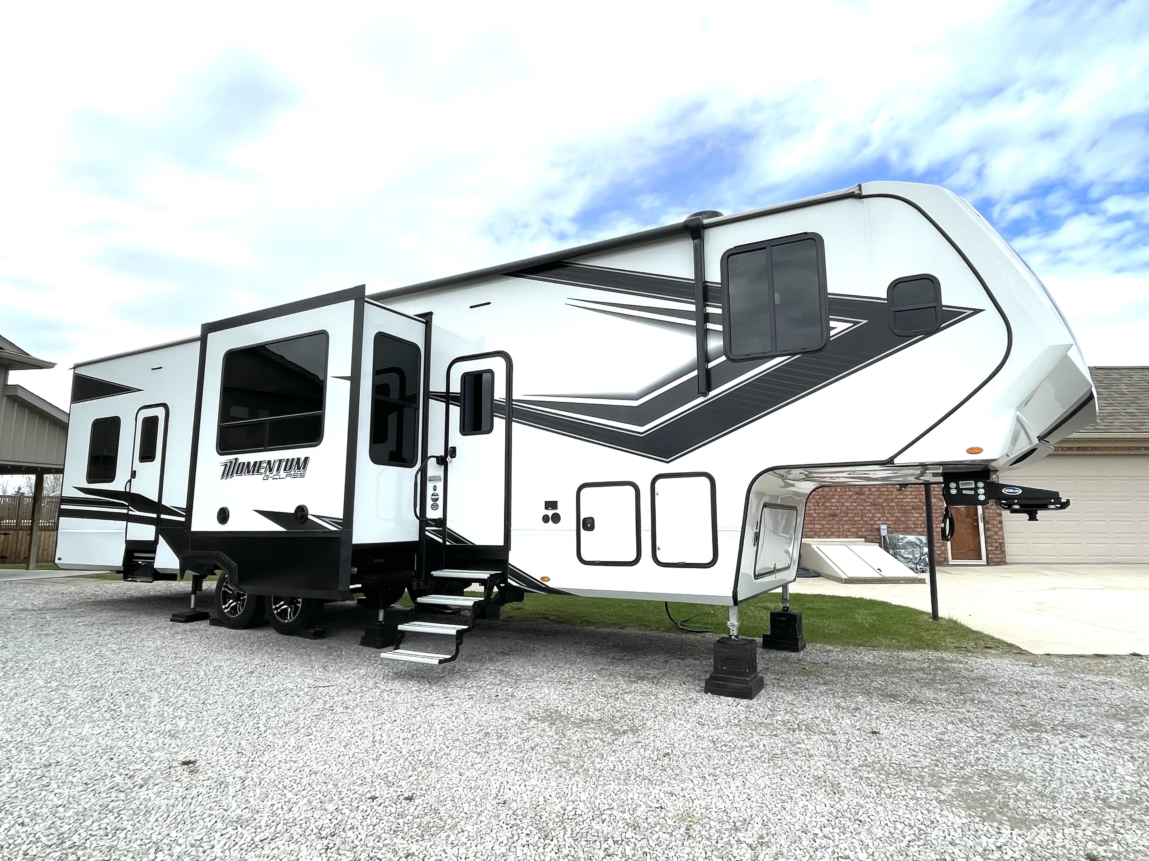 2022 Grand Design MOMENTUM G-CLASS 350G in monroe MI