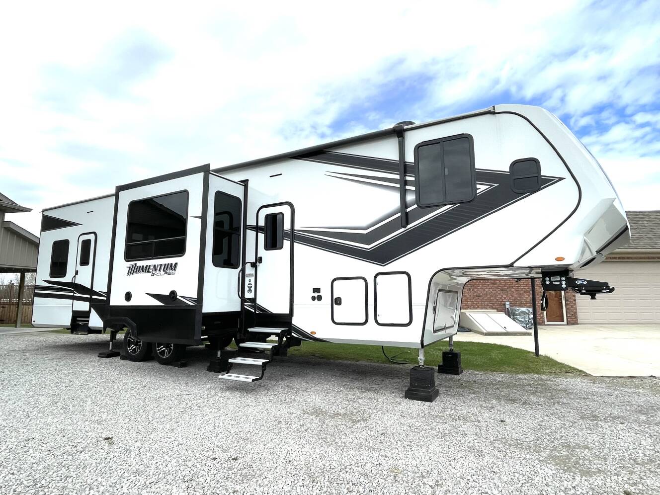 A photo of this 2022 Grand Design MOMENTUM G-CLASS 350G