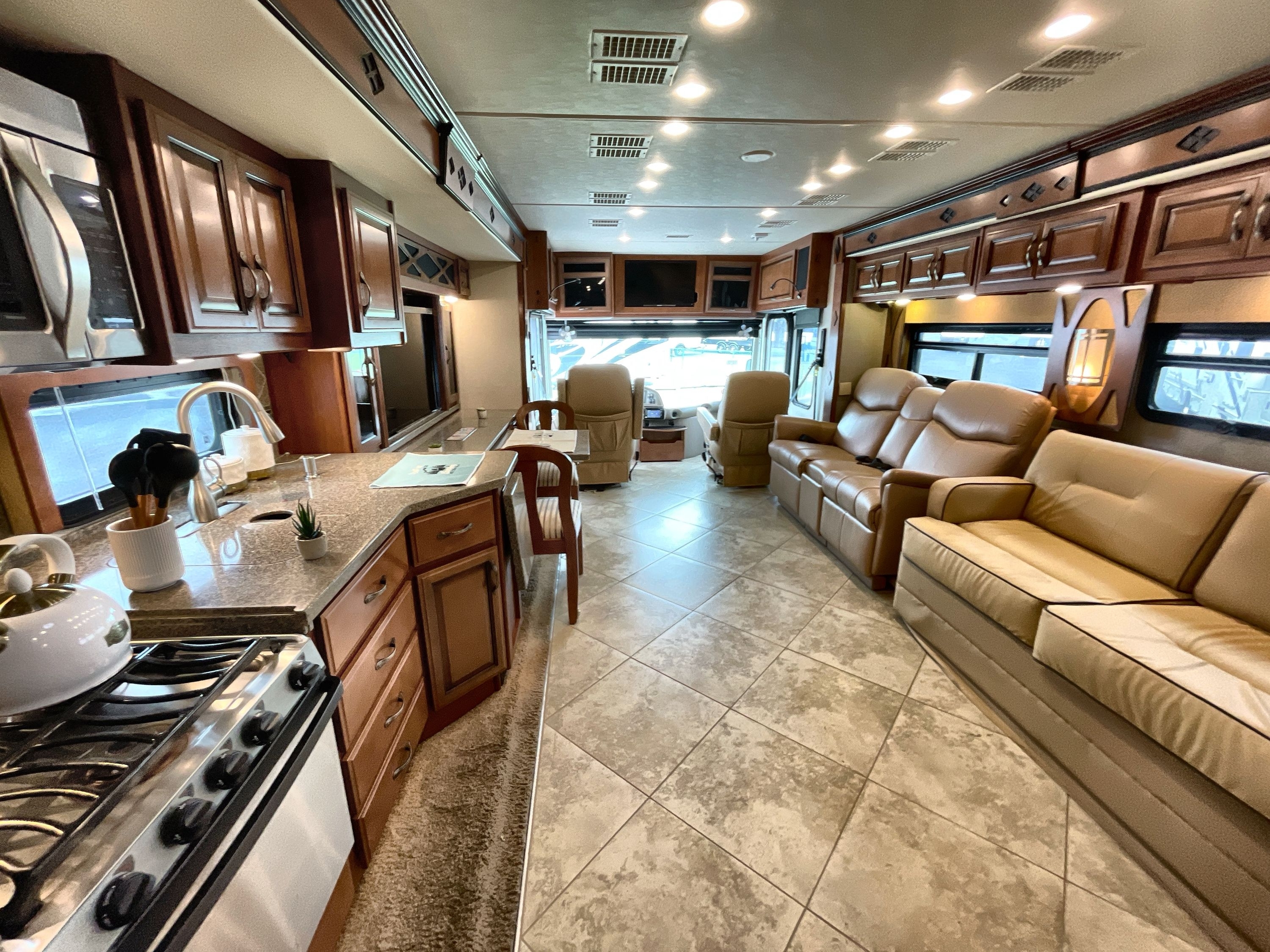 2015 Fleetwood EXPEDITION 38S in katy TX