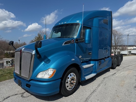 2023 PETERBILT 579 in Leawood, KS