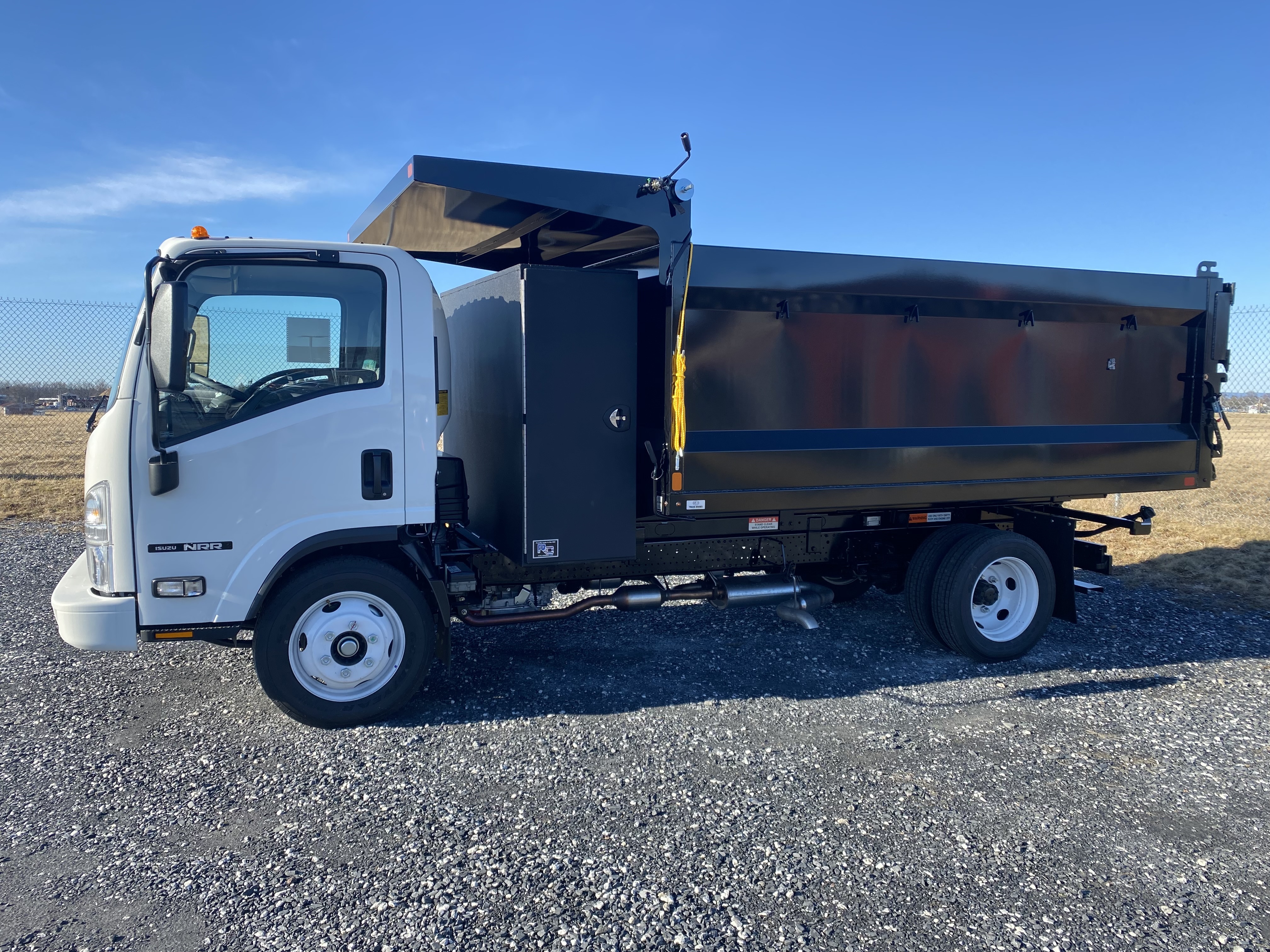 2026 ISUZU NRR GAS - 12.5' DUMP in Allentown, PA