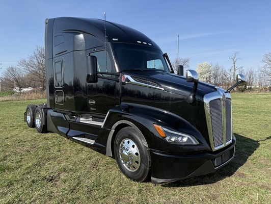 2022 KENWORTH T680 in Leawood, KS