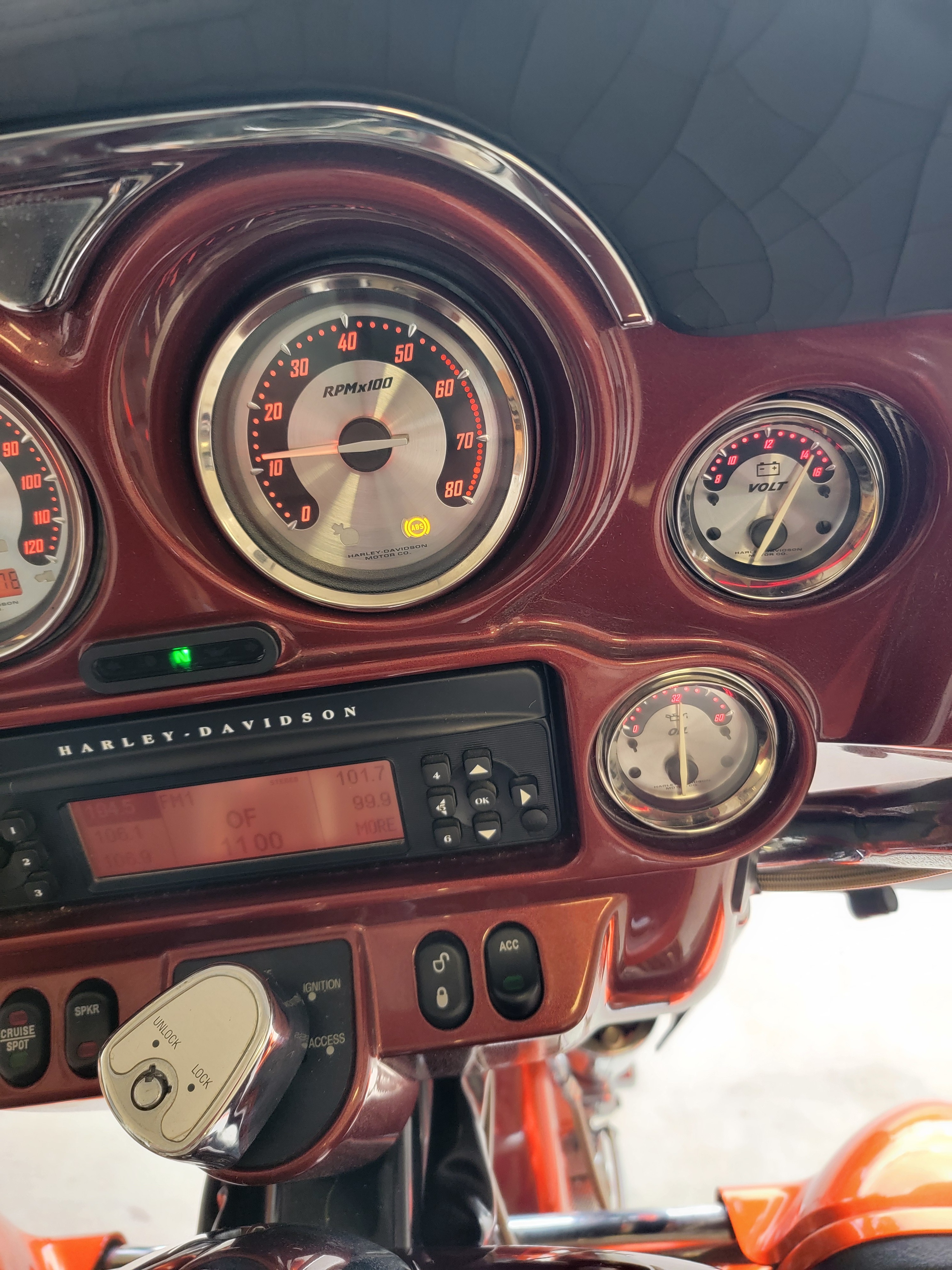 2010 Harley-Davidson Cvo Limited in Nederland, TX