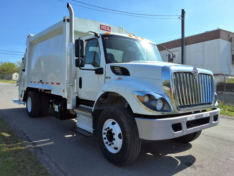 2020 INTERNATIONAL HV607