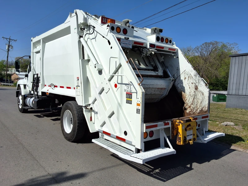 2020 INTERNATIONAL HV607