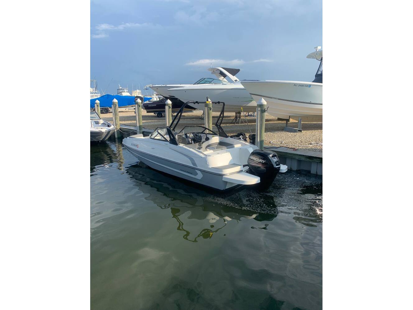 A photo of this 2018 Bayliner 190 DECK BOAT
