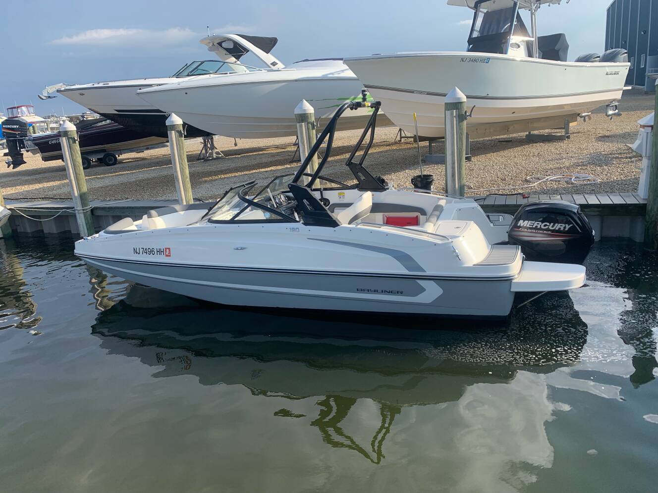 A photo of this 2018 Bayliner 190 DECK BOAT