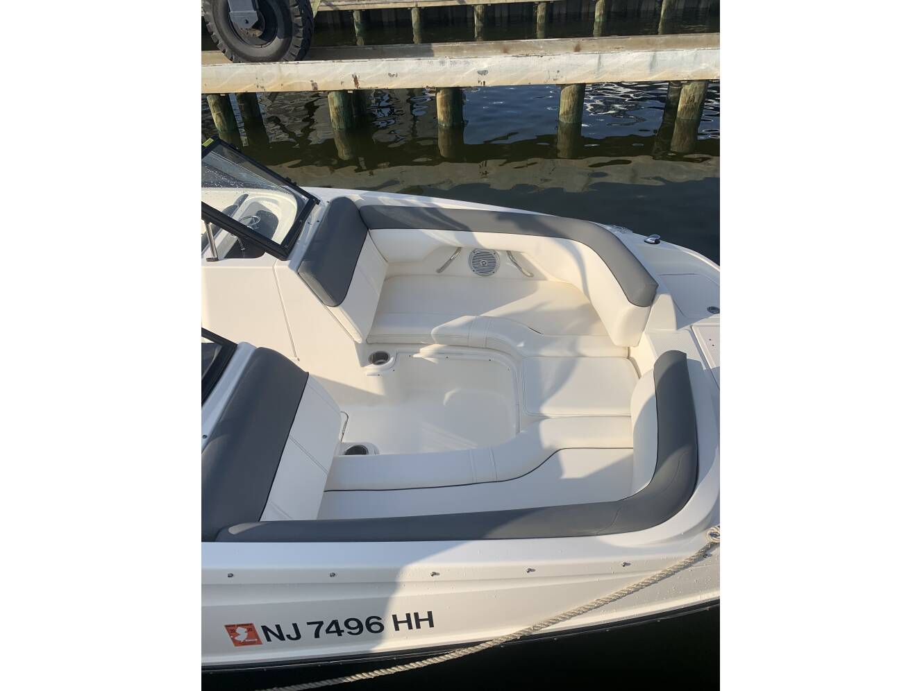 A photo of this 2018 Bayliner 190 DECK BOAT