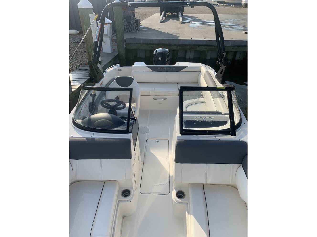 A photo of this 2018 Bayliner 190 DECK BOAT