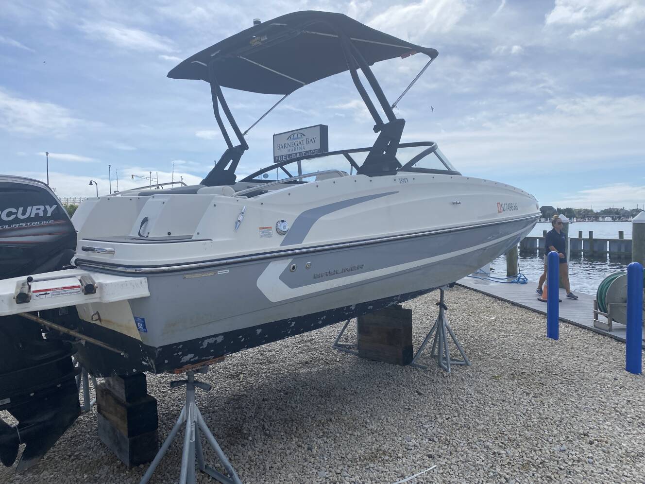 A photo of this 2018 Bayliner 190 DECK BOAT