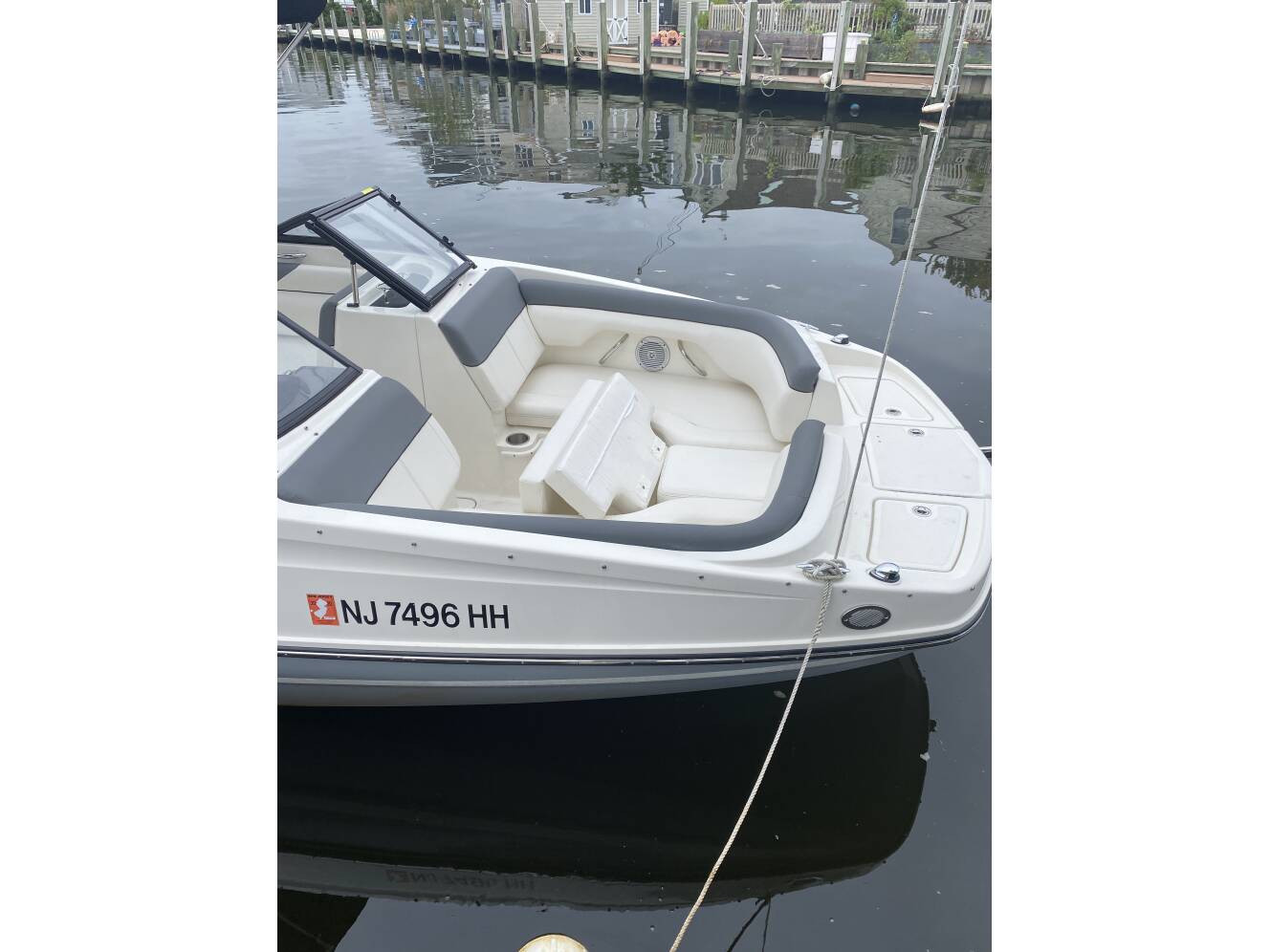 A photo of this 2018 Bayliner 190 DECK BOAT