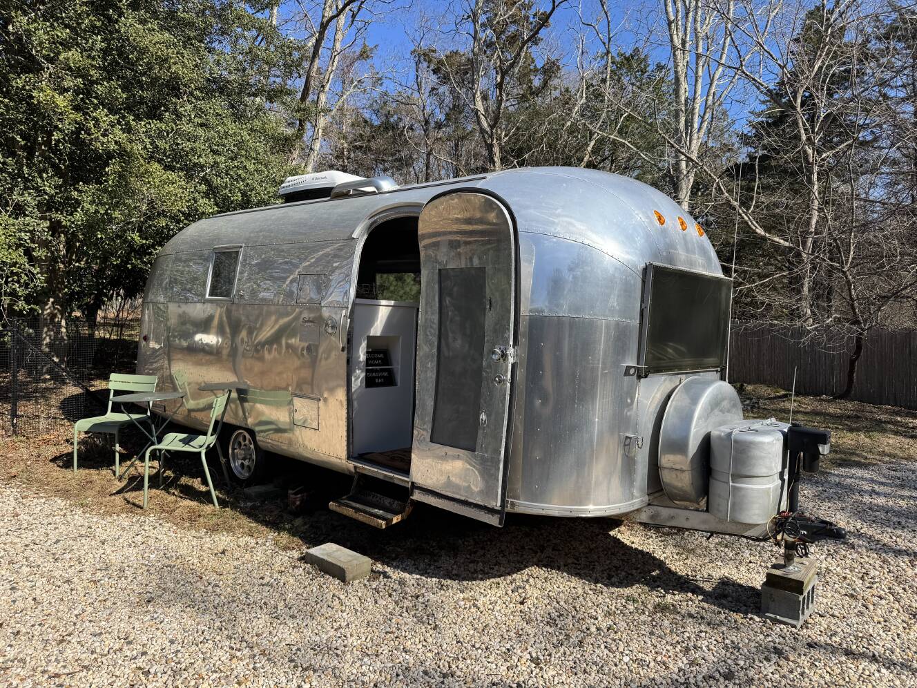 A photo of this 1963 Airstream SAFARI 22