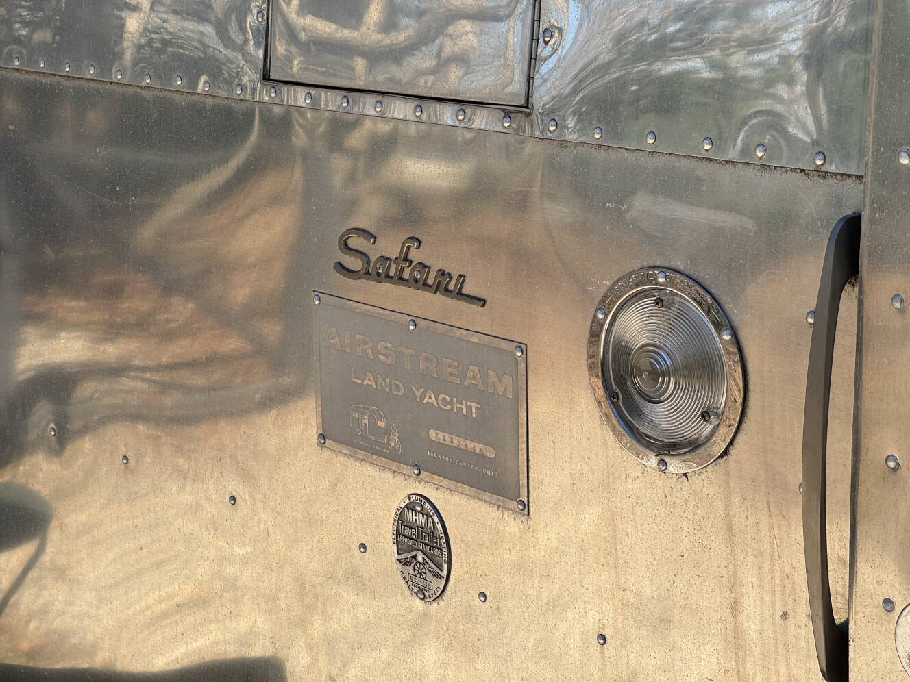 A photo of this 1963 Airstream SAFARI 22