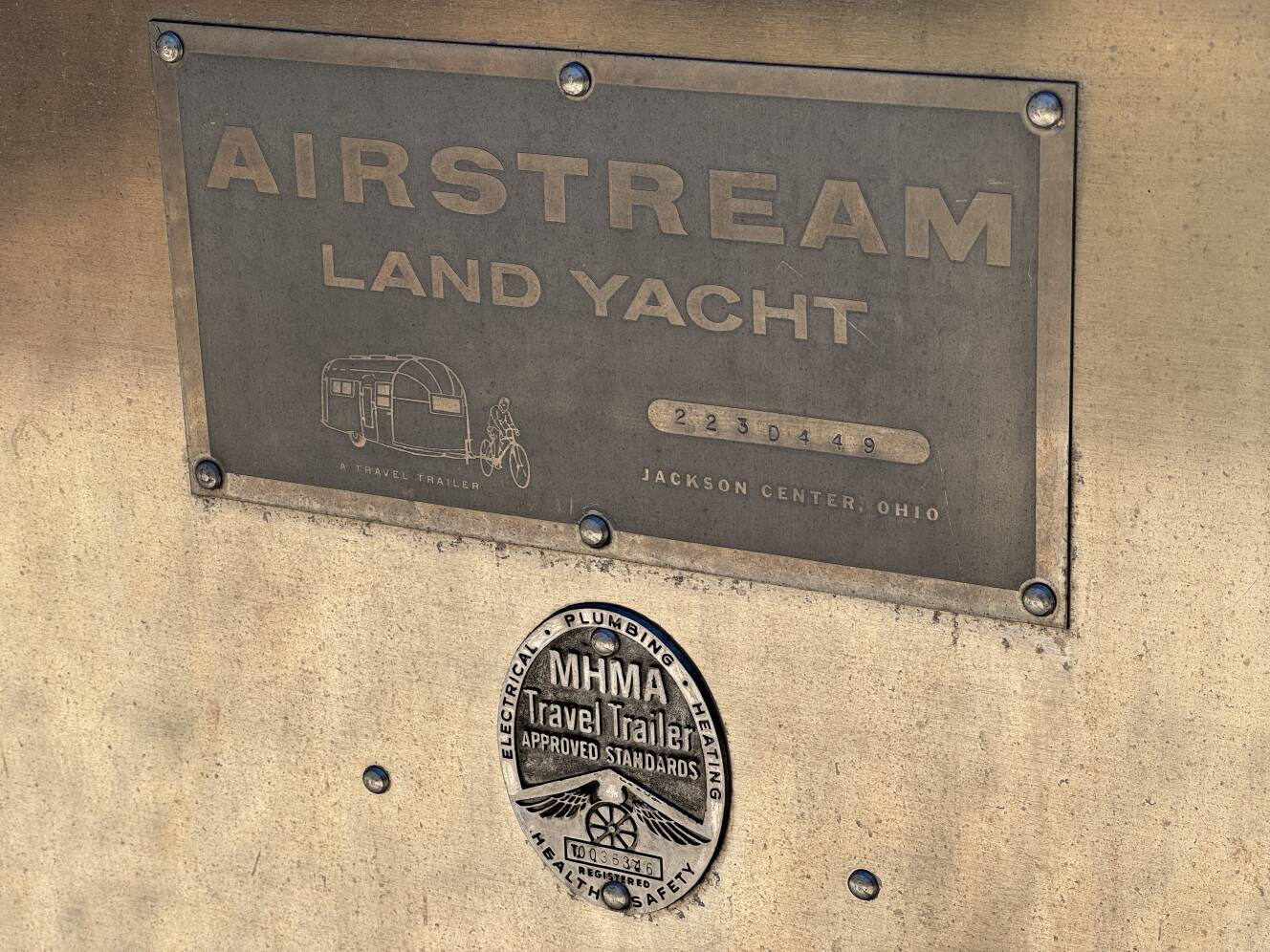 A photo of this 1963 Airstream SAFARI 22